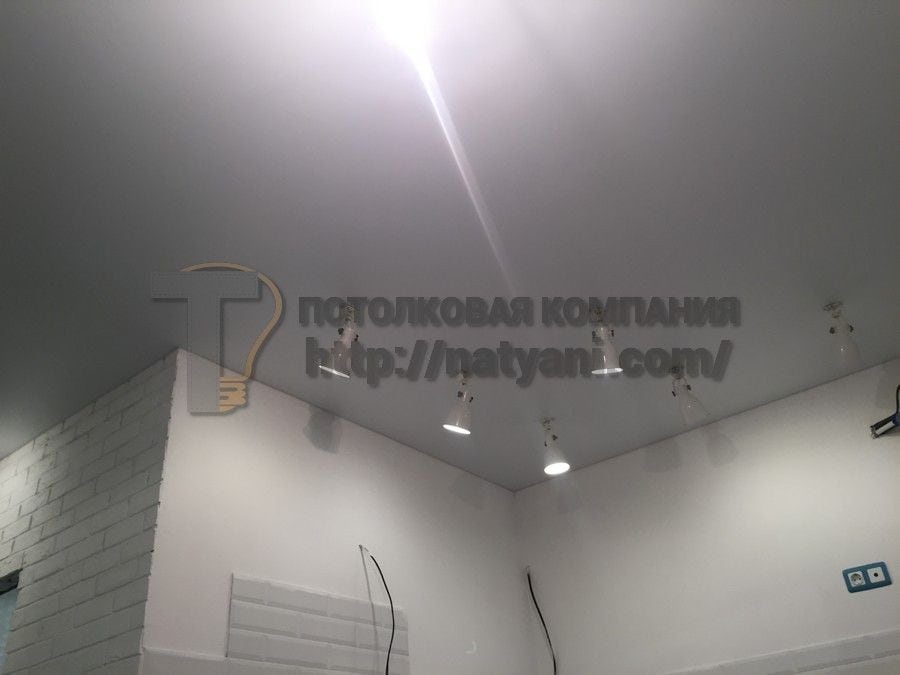 Матовый натяжной потолок для спальни